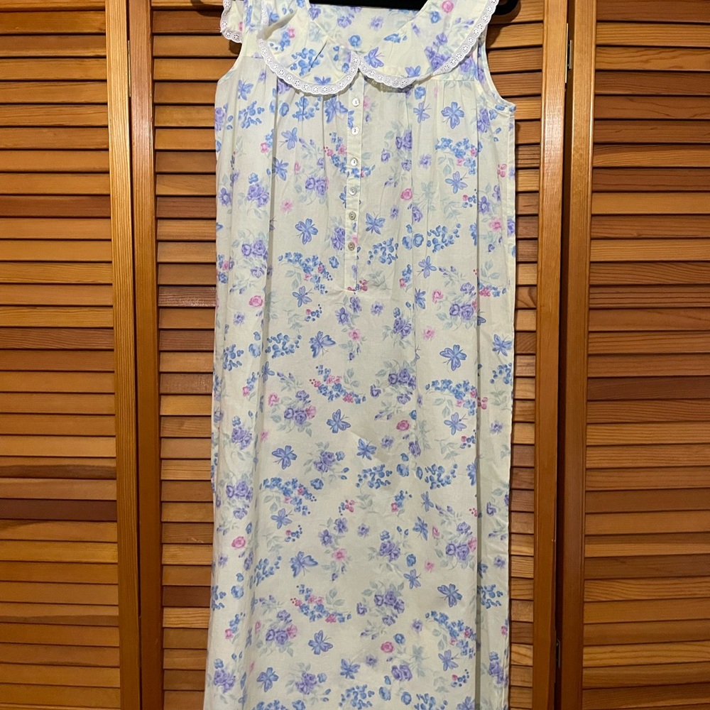 Floral Sleeveless Nightgown with Peter Pan Collar
